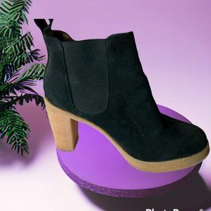 R A S Suede Pull-on Ankle Boots